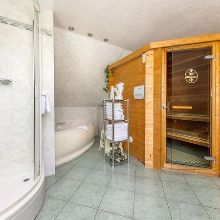 Landhotel Zur Schmiede Göhren-Lebbin Buitenkant foto