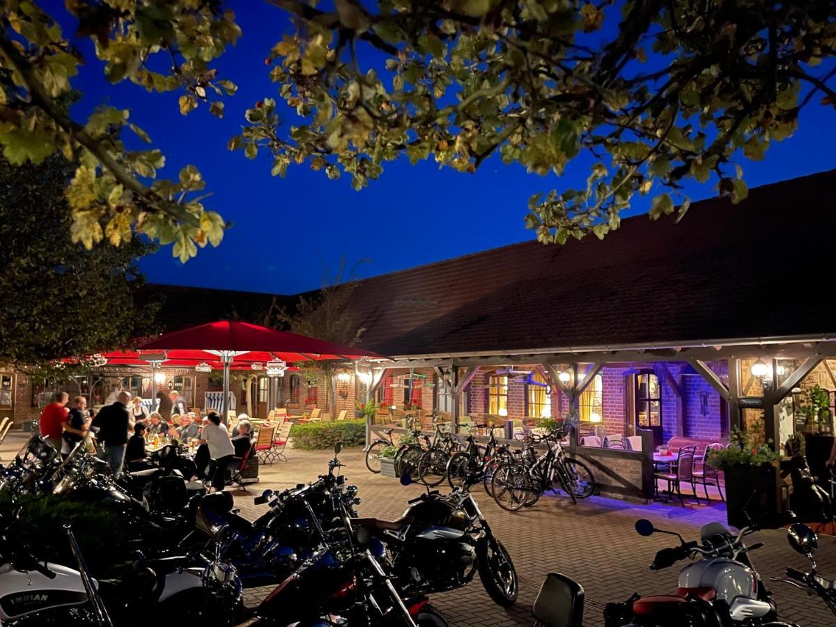 Landhotel Zur Schmiede Göhren-Lebbin Buitenkant foto