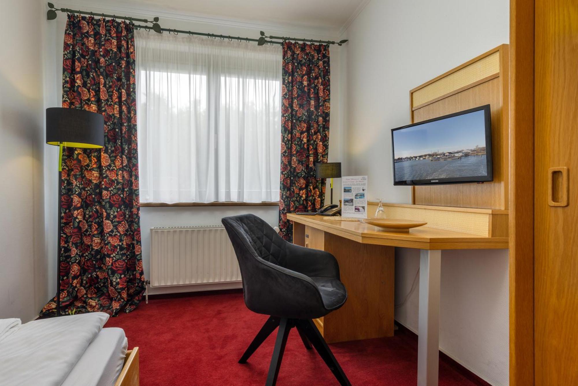 Landhotel Zur Schmiede Göhren-Lebbin Buitenkant foto