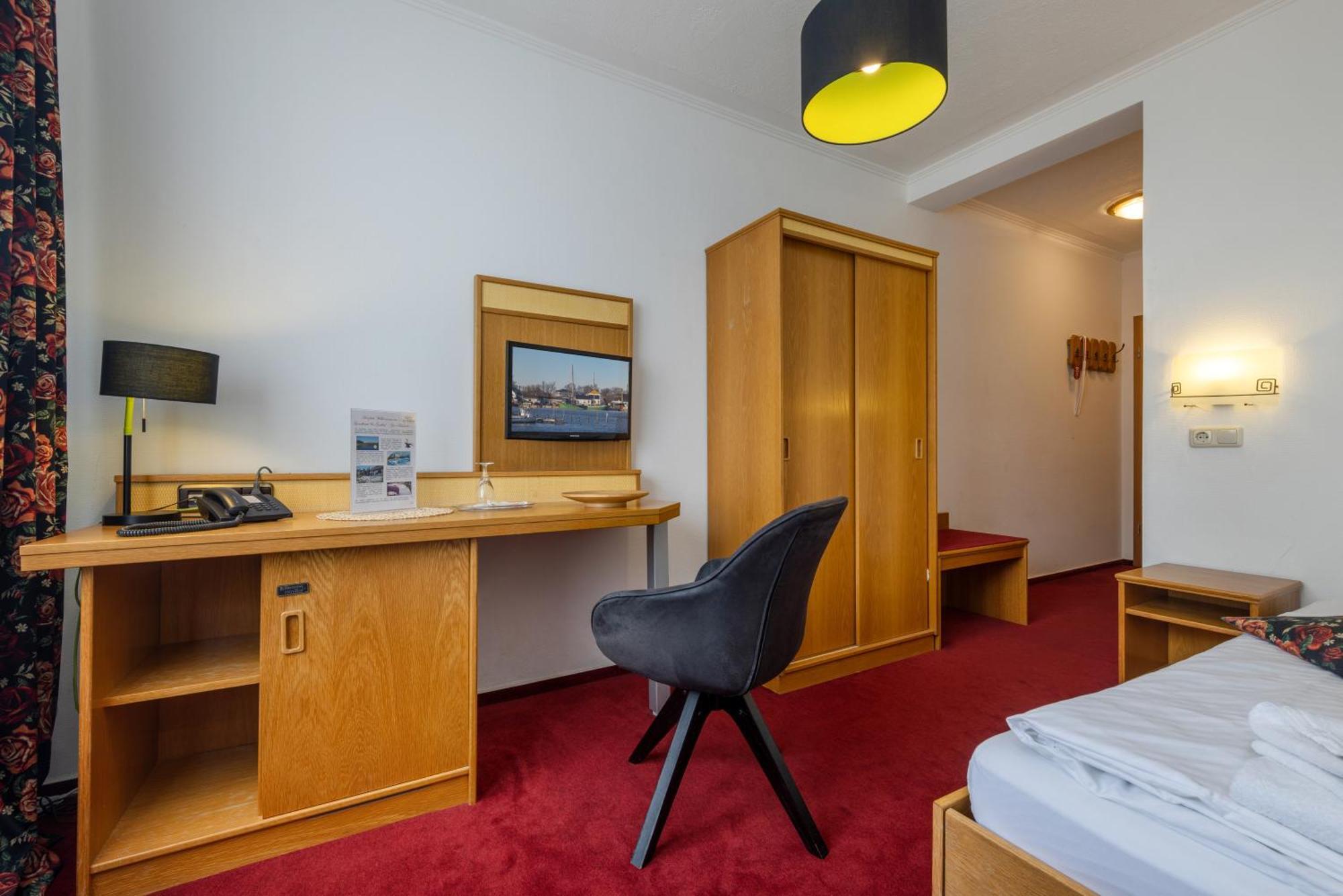 Landhotel Zur Schmiede Göhren-Lebbin Buitenkant foto