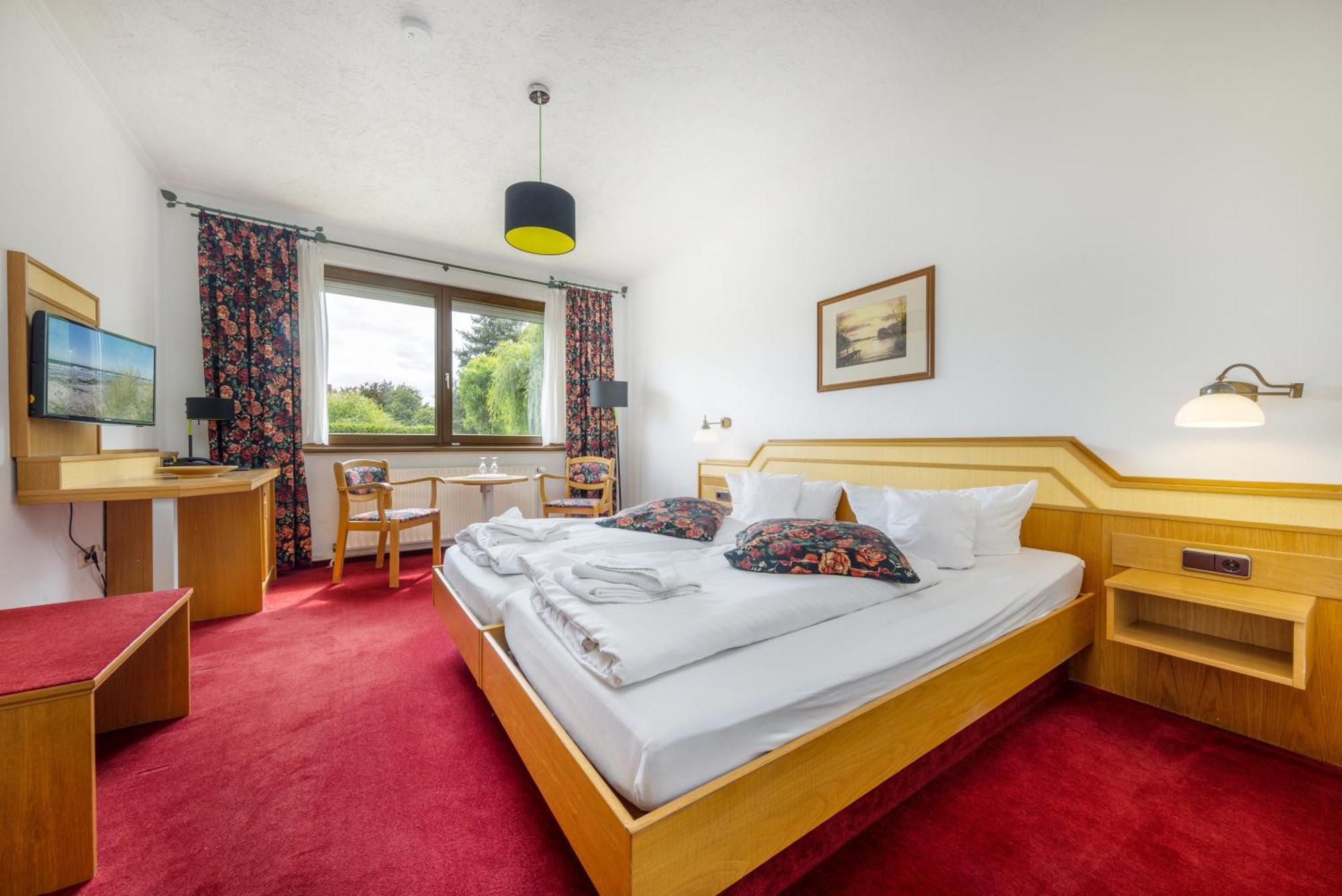 Landhotel Zur Schmiede Göhren-Lebbin Buitenkant foto