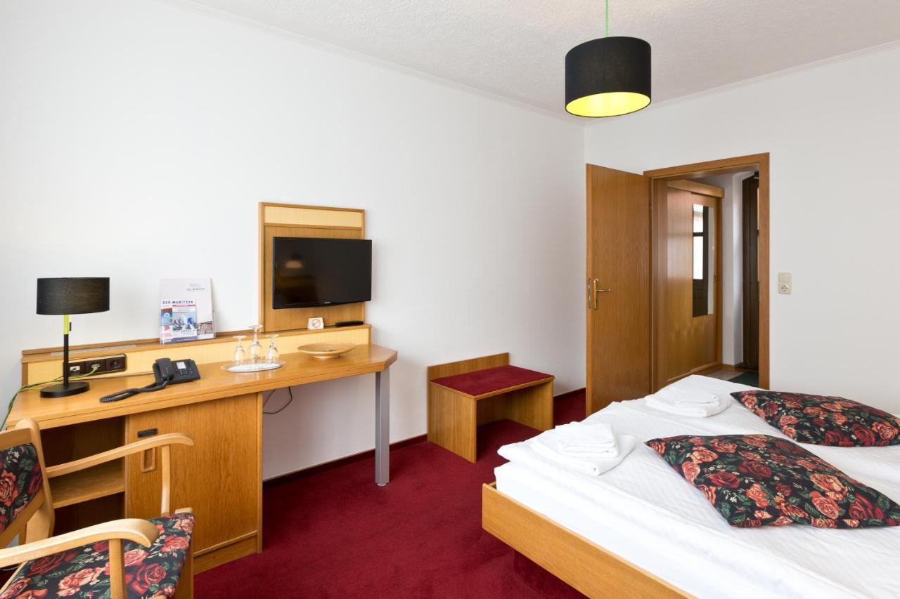 Landhotel Zur Schmiede Göhren-Lebbin Buitenkant foto